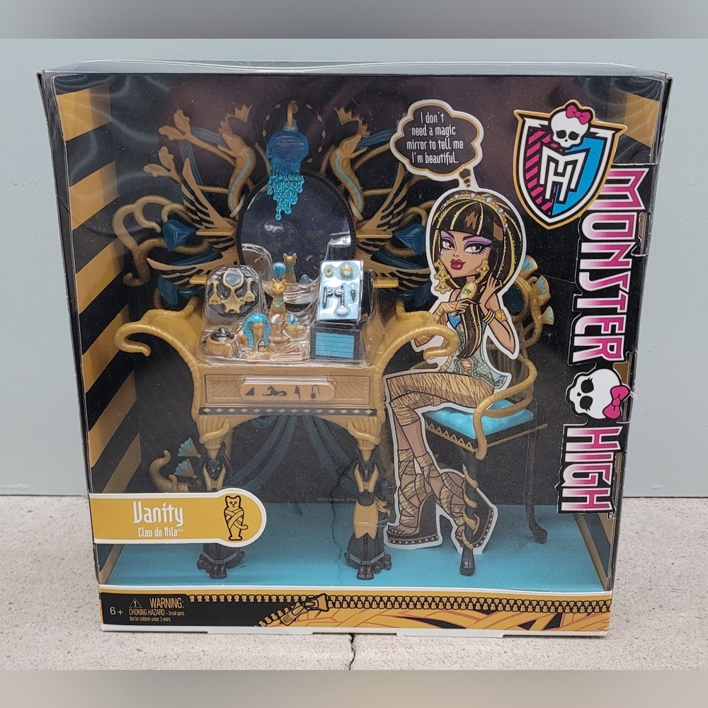 BNiB monster high CLEO DE NILE vanity -- 2011 *RETIRED*